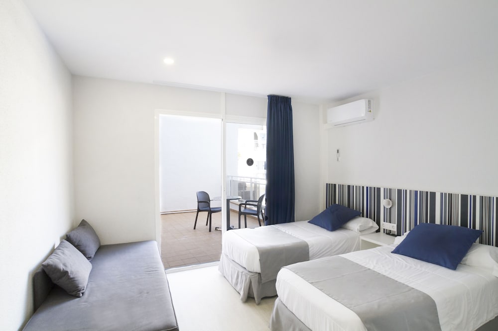 Habitación triple económica (2+1) del hotel Ibersol Sorra d'Or. Foto 3