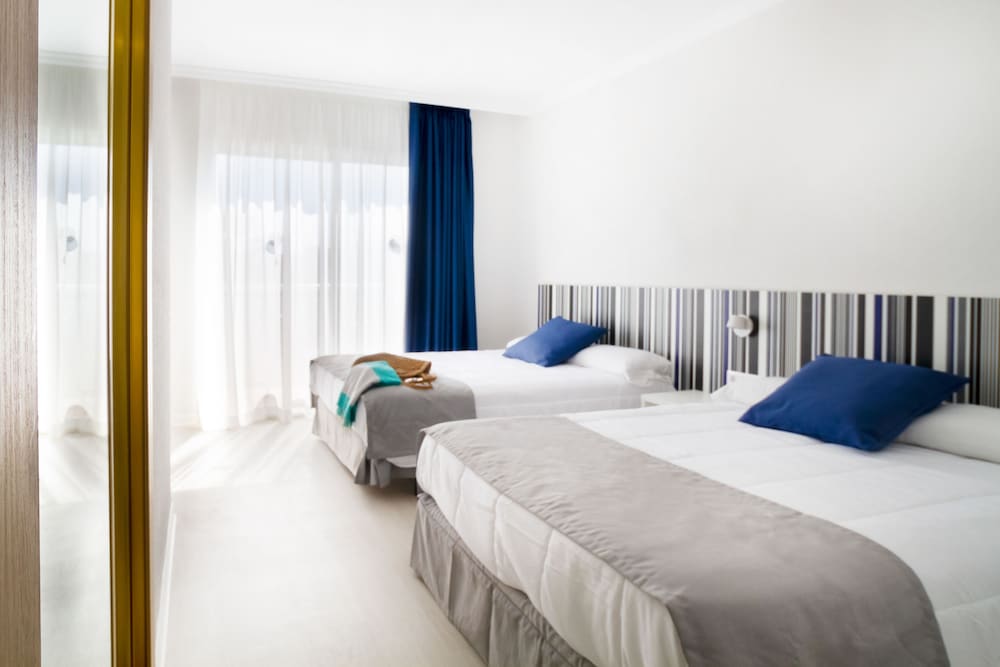Habitación cuádruple estándar (2+2) del hotel Ibersol Sorra d'Or