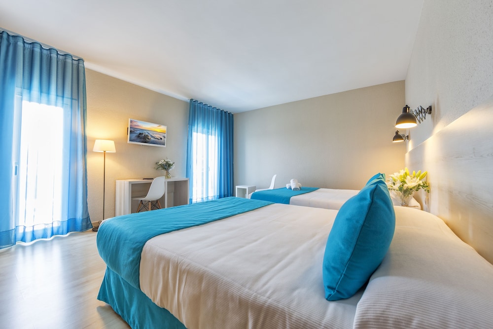 Habitación Cuádruple del hotel Alegria Maripins. Foto 1