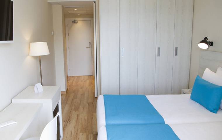 Habitación doble Vista Mar o Piscina del hotel Alegria Maripins. Foto 4