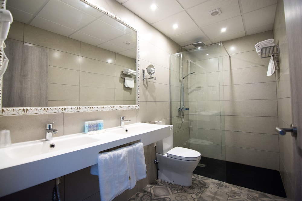 Habitación cuádruple Balcón o Terraza Con Vistas 2 Camas dobles Normal del hotel Sorra Daurada Splash. Foto 6