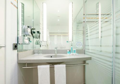 Habitación Doble Estándar - 1 o 2 camas del hotel Ilunion Valencia 4. Foto 4