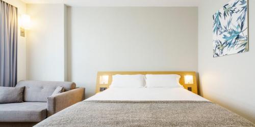 Habitación Doble Estándar - 1 o 2 camas del hotel Ilunion Valencia 4. Foto 5
