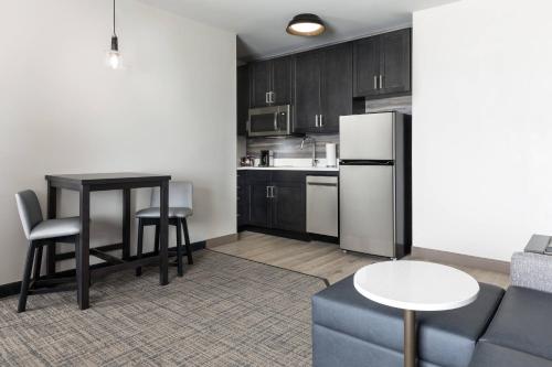 Estudio con 1 cama extragrande, sofá cama y bañera adaptada - Adaptado para personas con movilidad reducida del hotel Residence Inn Long Island Garden City. Foto 5