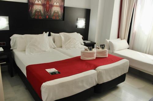 Habitación Doble con Cama supletoria del hotel Del Pintor