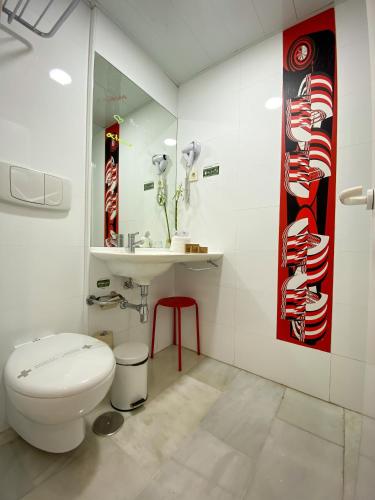 Habitación Doble con Cama supletoria del hotel Del Pintor. Foto 4