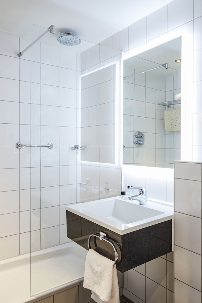 Habitación estándar, 3 camas individuales del hotel Mercure Birmingham West. Foto 1