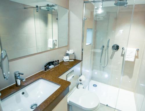 Habitación Triple Junior del hotel Blakemore Hyde Park. Foto 3