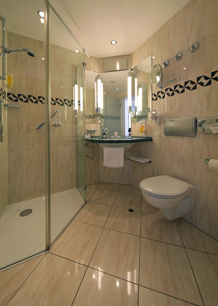 Habitación estándar con cama doble o dos camas individuales del hotel Mercure Dortmund Messe. Foto 4
