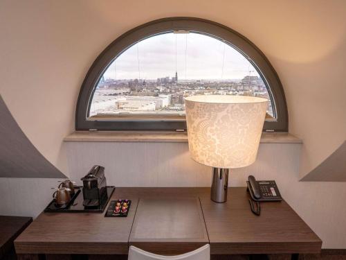 Habitación Premium con cama grande del hotel Mövenpick Hamburg