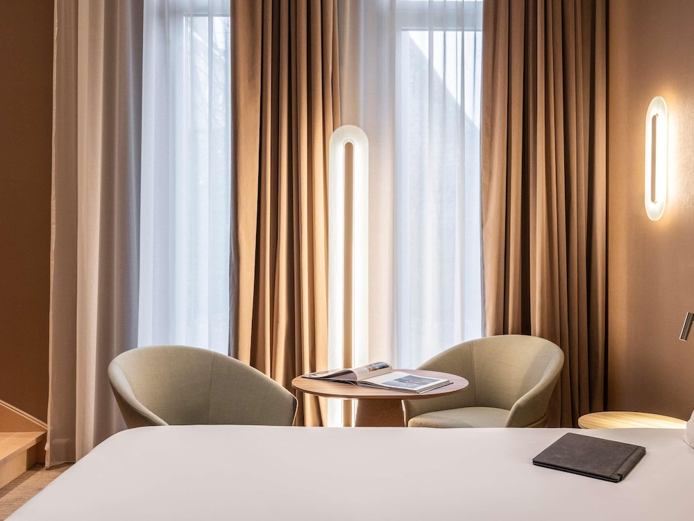 Suite Deluxe, 1 cama queen y 2 literas del hotel Novotel Brugge Centrum. Foto 2