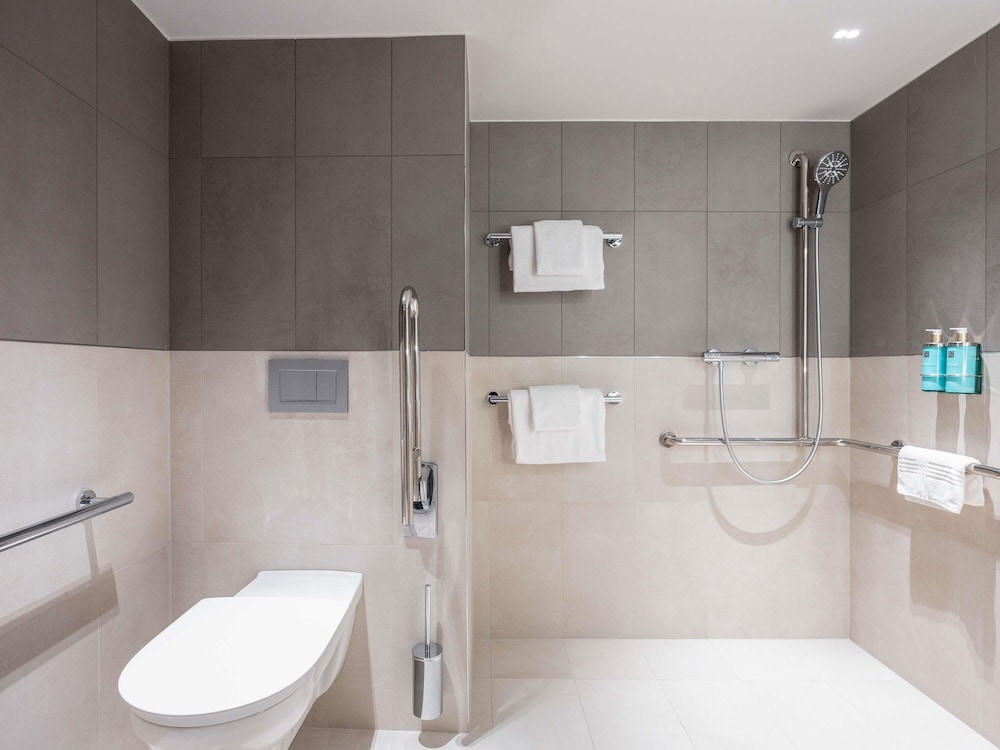 Habitación estándar, 1 cama doble, accesible para personas con discapacidad del hotel Novotel Brugge Centrum. Foto 3