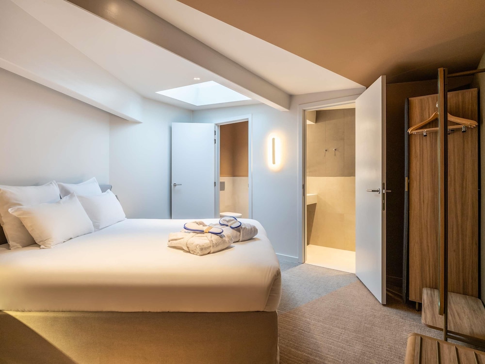 Suite Deluxe, 2 camas de matrimonio del hotel Novotel Brugge Centrum. Foto 5