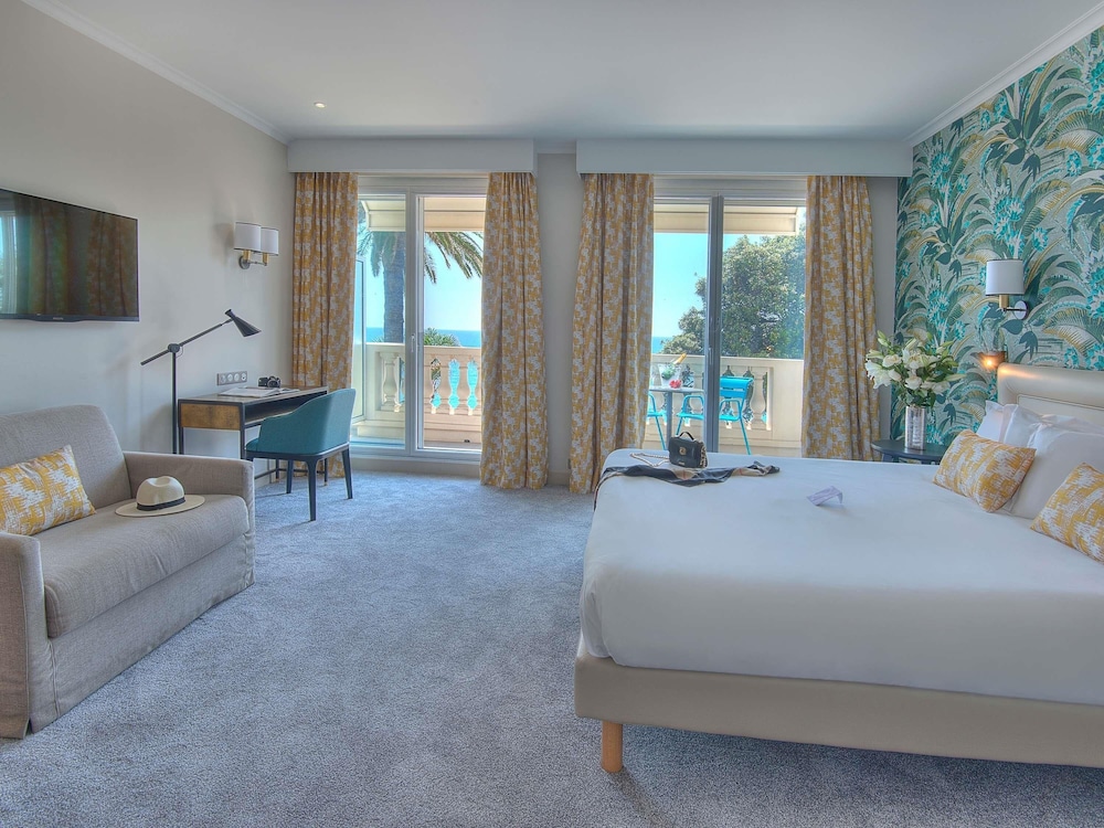Habitación Triple Deluxe - Balcón con vistas al Mar del hotel Mercure Nice Marche Aux Fleurs
