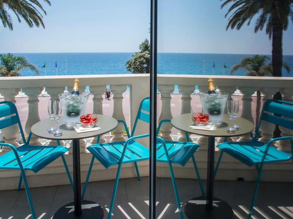 Habitación Superior - Balcón con Vistas al Mar del hotel Mercure Nice Marche Aux Fleurs. Foto 4