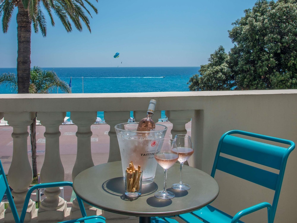 Habitación Superior - Balcón con Vistas al Mar del hotel Mercure Nice Marche Aux Fleurs. Foto 5
