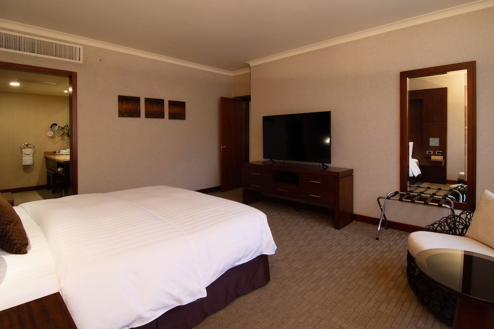 Suite Ejecutiva con cama King del hotel Swissotel Quito. Foto 2