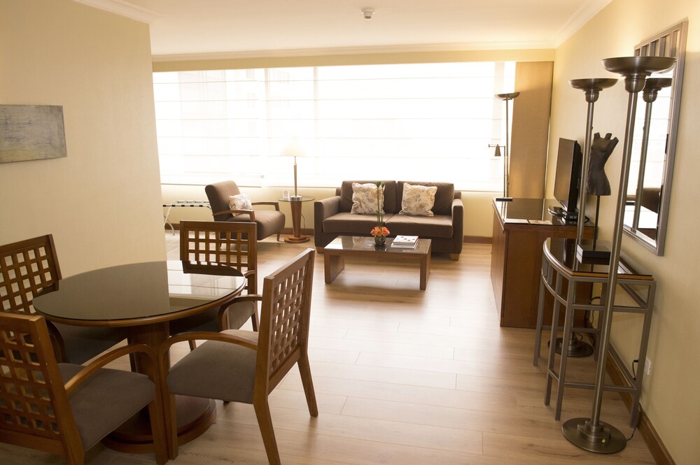 Suite de Negocios de 1 Habitación con Cama King del hotel Swissotel Quito. Foto 1