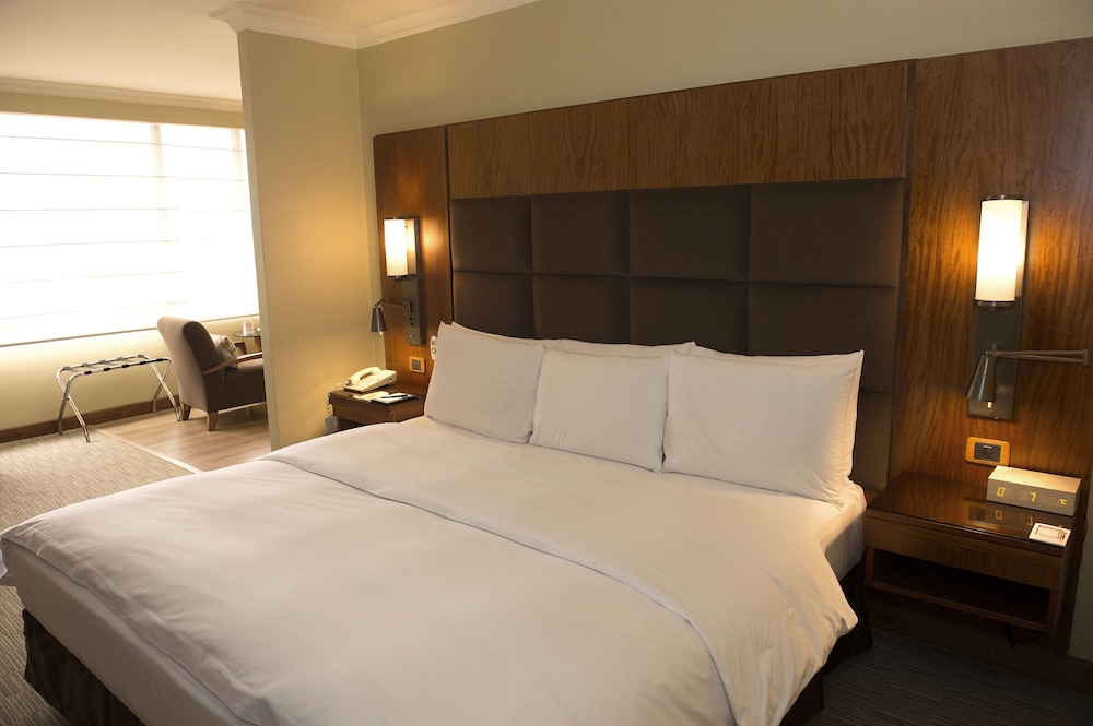Suite de Negocios de 1 Habitación con Cama King del hotel Swissotel Quito. Foto 3
