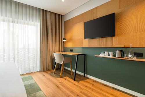 Premium Queen Room with Sofa Bed and Balcony del hotel Holiday Inn Beja, an IHG. Foto 4