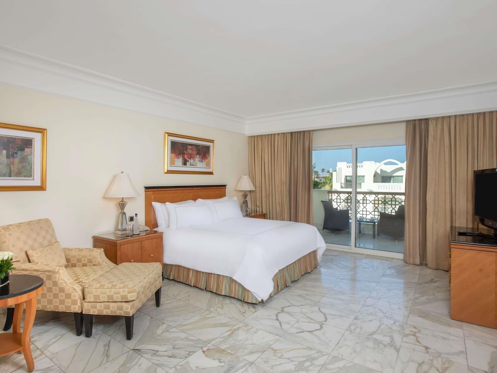 Suite Adultos del hotel Swissôtel Sharm El Sheikh All Inclusive Collection. Foto 1