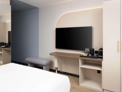 Habitación Doble Estándar con vistas a la ciudad - Adaptada para personas con movilidad reducida del hotel Mercure London Earls Court. Foto 2