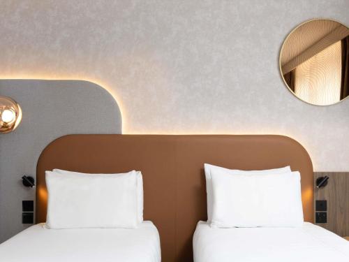 Habitación Doble Clásica con 2 camas y ducha de efecto lluvia del hotel Mercure London Earls Court. Foto 5