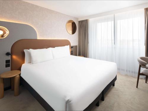 Habitación Clásica con cama grande y ducha de efecto lluvia del hotel Mercure London Earls Court