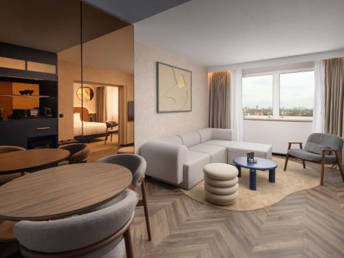 Suite Junior con vistas a la ciudad - 1 cama extragrande - Planta superior del hotel Mercure London Earls Court. Foto 1
