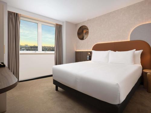 Habitación Doble Estándar con vistas a la ciudad - Adaptada para personas con movilidad reducida del hotel Mercure London Earls Court. Foto 8
