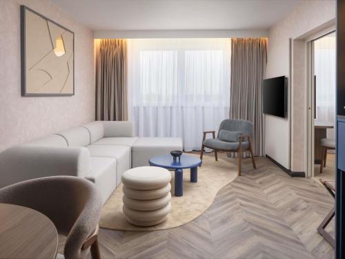 Suite Junior con vistas a la ciudad - 1 cama extragrande - Planta superior del hotel Mercure London Earls Court. Foto 14