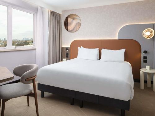 Suite Junior con vistas a la ciudad - 1 cama extragrande - Planta superior del hotel Mercure London Earls Court. Foto 15