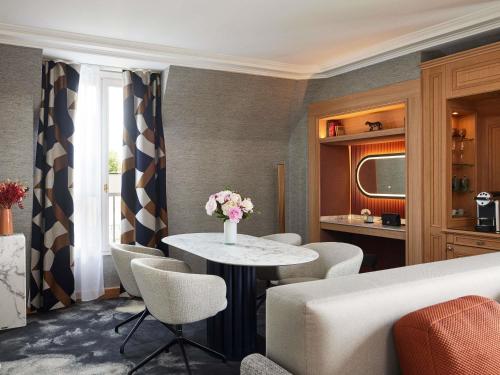 King Signature Suite with Eiffel Tower View and Lounge Access del hotel Sofitel Paris Baltimore Tour Eiffel