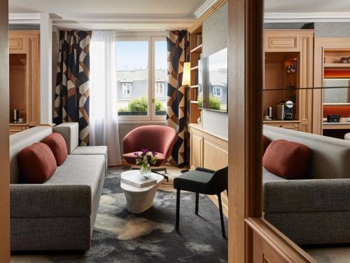King Signature Suite with Eiffel Tower View and Lounge Access del hotel Sofitel Paris Baltimore Tour Eiffel. Foto 1
