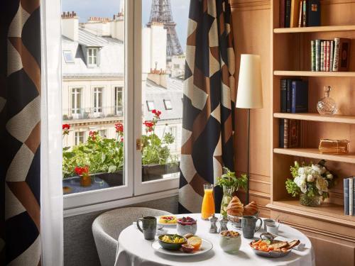 King Signature Suite with Eiffel Tower View and Lounge Access del hotel Sofitel Paris Baltimore Tour Eiffel. Foto 6