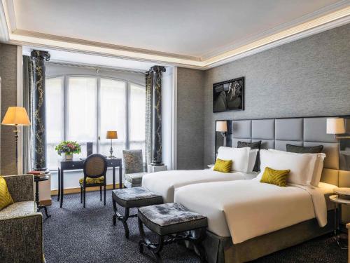 Suite Junior con 2 camas individuales del hotel Sofitel Paris Baltimore Tour Eiffel. Foto 3