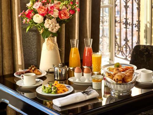 Luxury Junior King Suite with Balcony and Eiffel Tower View del hotel Sofitel Paris Baltimore Tour Eiffel. Foto 5