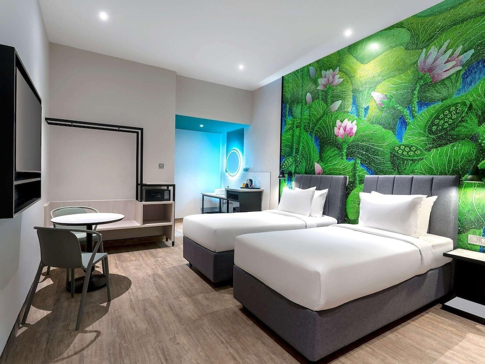 Habitación superior con 2 camas individuales del hotel Ibis Styles Sepang Klia. Foto 3