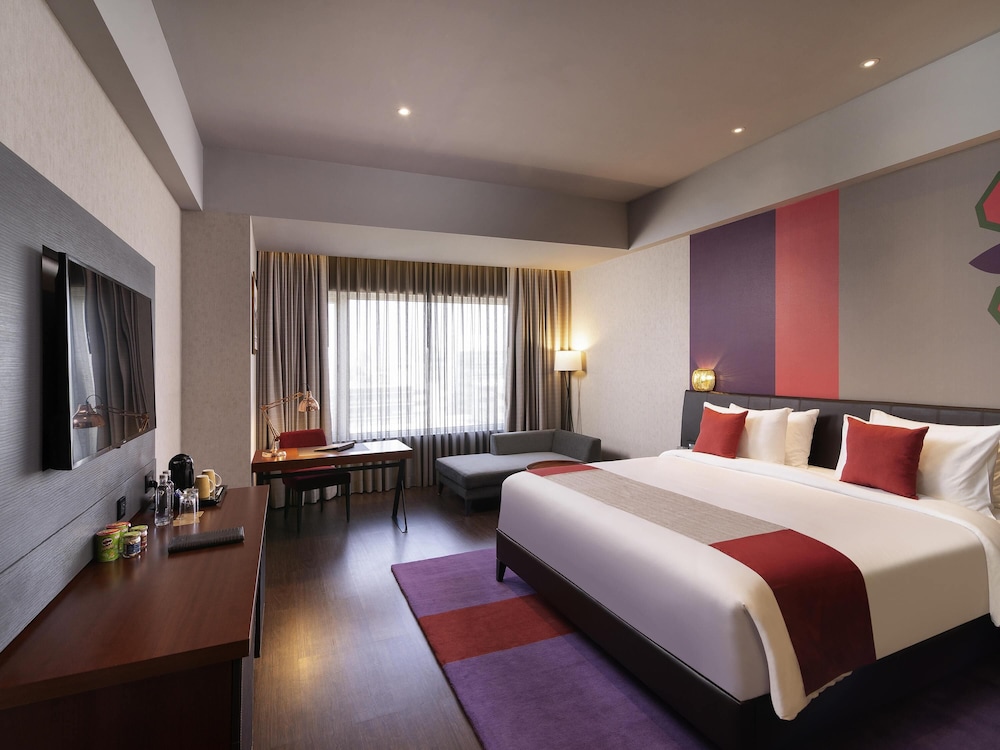 Habitación Deluxe, cama king del hotel Grand Mercure Bengaluru at Gopalan Mall. Foto 1