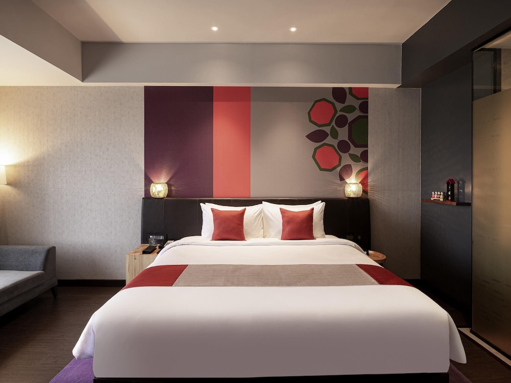 Habitación Deluxe, cama king del hotel Grand Mercure Bengaluru at Gopalan Mall. Foto 2
