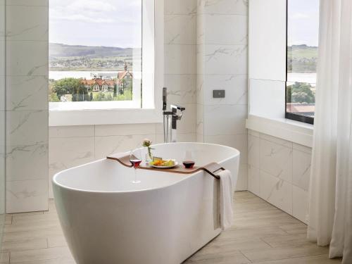 Suite Ejecutiva, 1 Cama King Size, Vistas al Lago del hotel Pullman Rotorua. Foto 2
