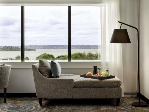 Habitación Superior, 1 Cama King Size, Vistas al Lago del hotel Pullman Rotorua. Foto 4