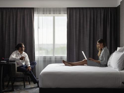 Habitación Deluxe con Vistas a la Ciudad y 1 Cama King Size del hotel Pullman Rotorua. Foto 3