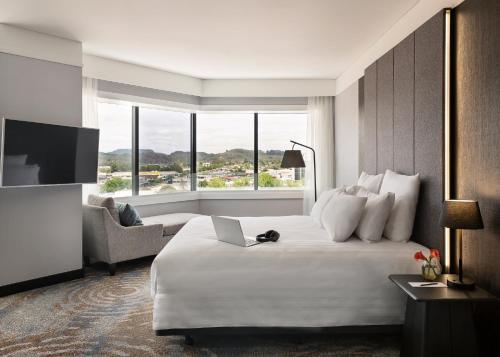 Habitación Deluxe con Vistas a la Ciudad y 1 Cama King Size del hotel Pullman Rotorua. Foto 6