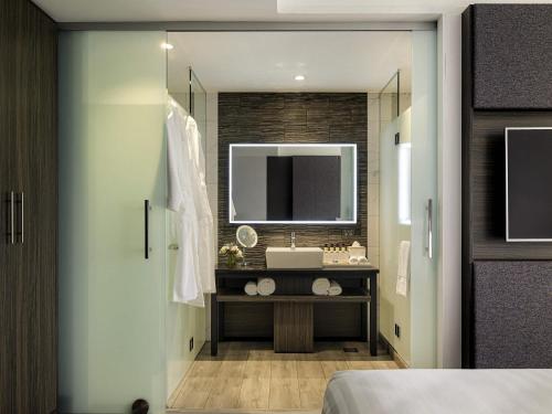 Habitación Deluxe Ejecutiva con Vistas a la Ciudad, 1 Cama King Size del hotel Pullman Rotorua. Foto 1