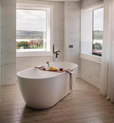 Suite Superior, 1 Cama King Size, Vistas a la Ciudad del hotel Pullman Rotorua. Foto 6