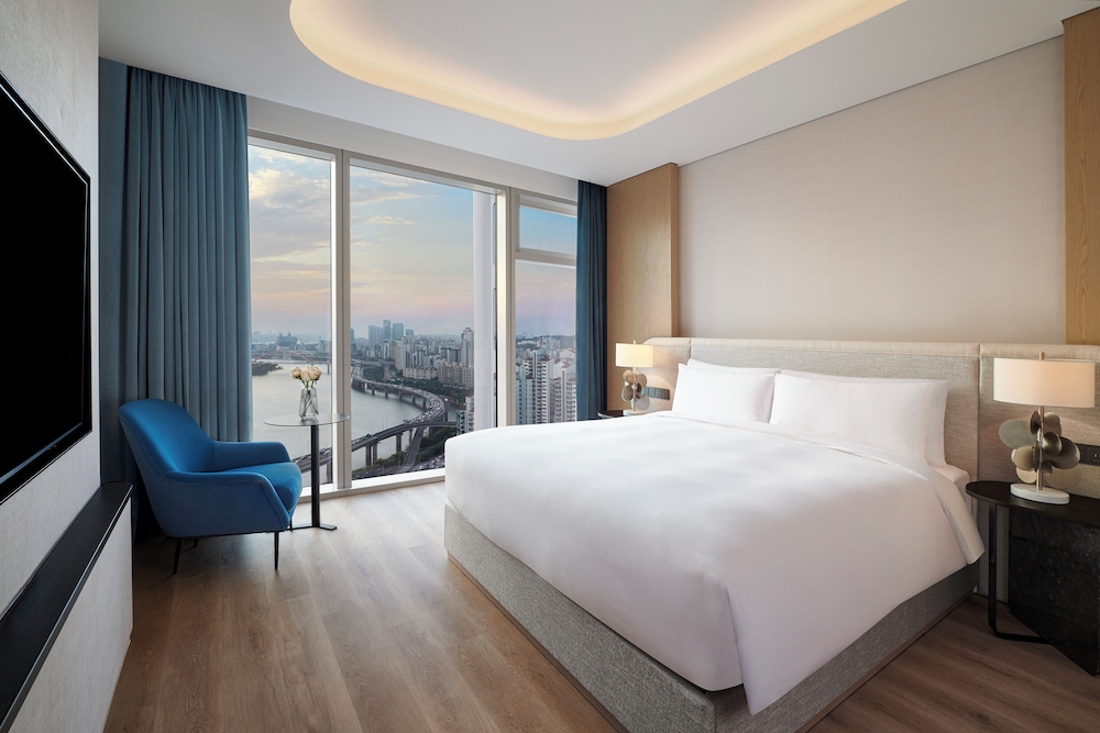 Suite Premier con vistas al río, 1 cama King, vistas al río del hotel Naru Seoul MGallery Ambassador. Foto 1