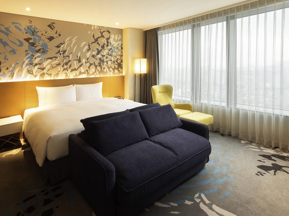 Suite Junior con 1 Cama King y Sofá Cama Premium del hotel Novotel Suites Ambassador Seoul Yongsan - Seoul Dragon City