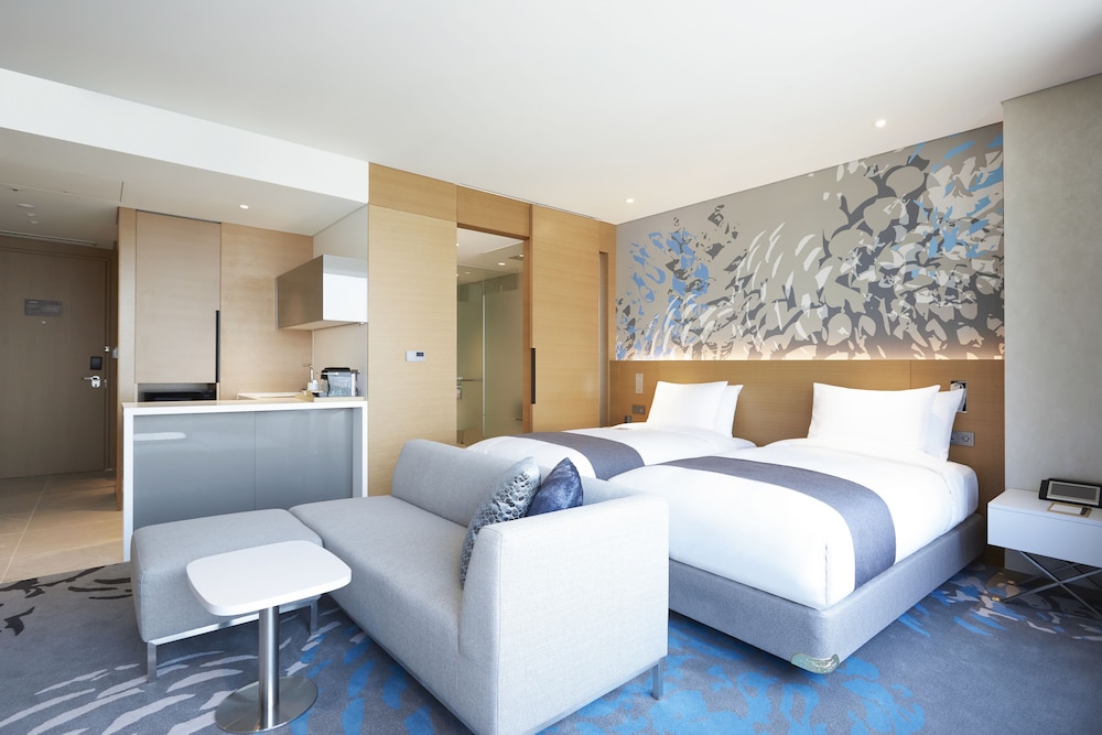 Suite Junior con 2 camas individuales del hotel Novotel Suites Ambassador Seoul Yongsan - Seoul Dragon City. Foto 1