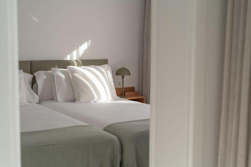 Apartamento con vistas a la piscina del hotel Nazaret Beach - Adults only. Foto 6